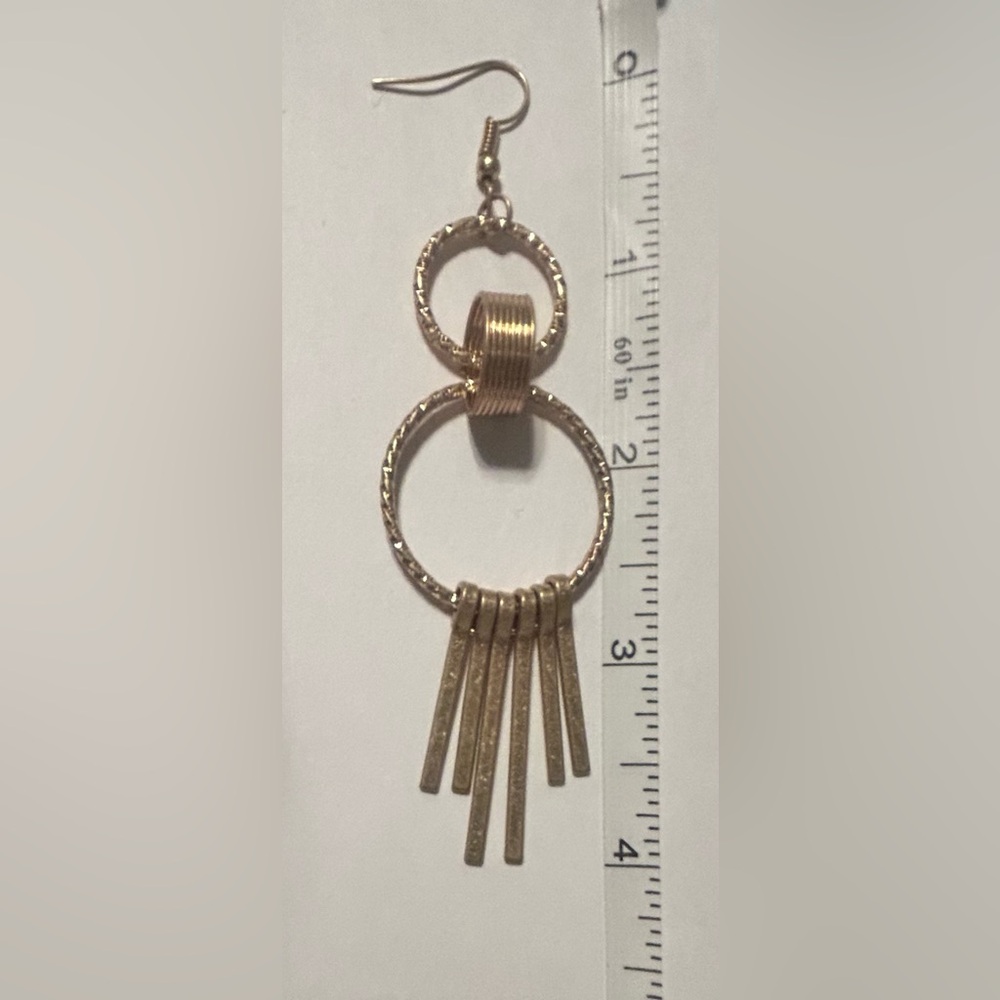 Plunder Elegant Gold Jewelry Set with Earrings and Necklace - Picture 2 of 4
